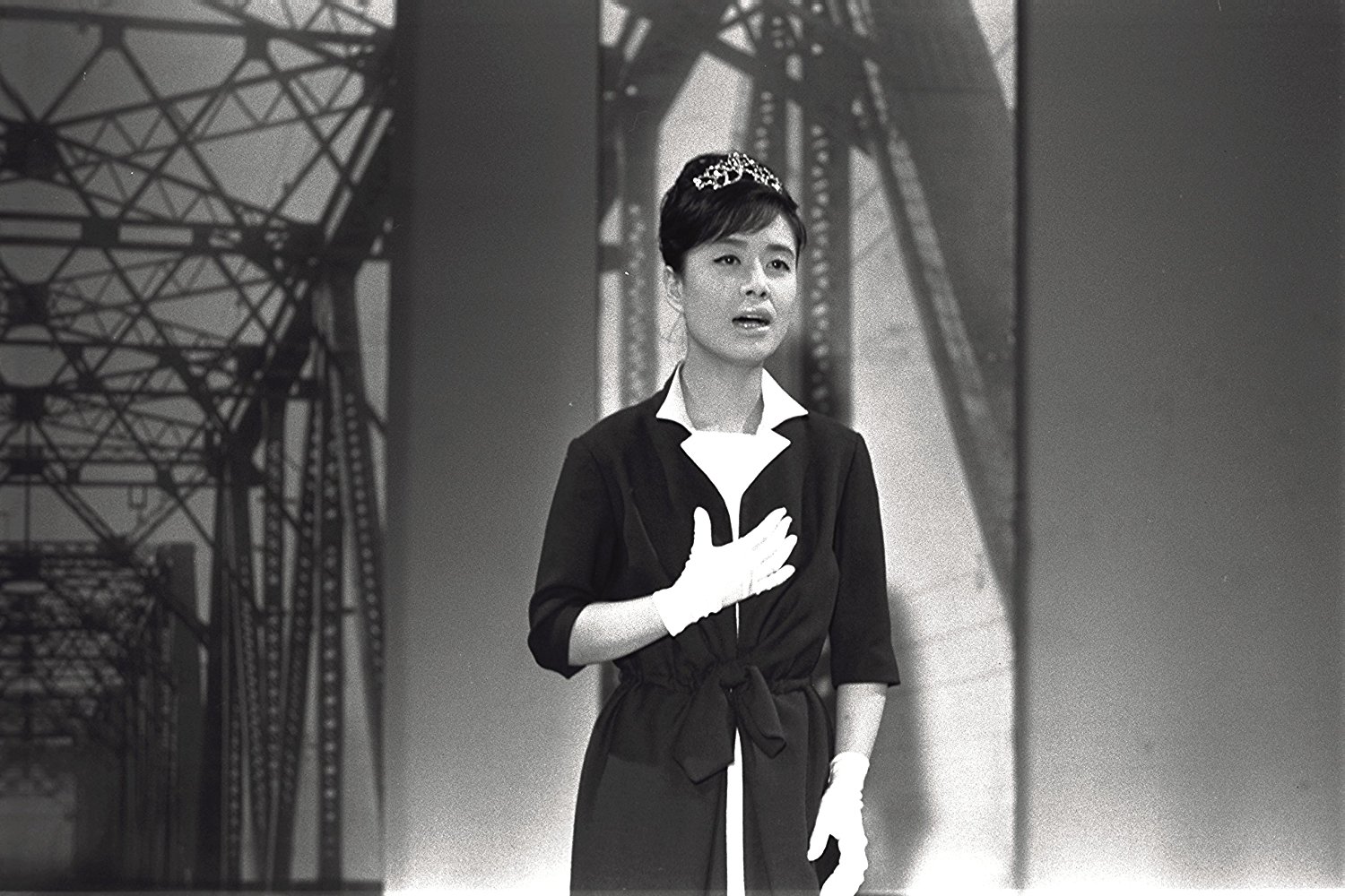 芽瑠璃堂 ＞ 美空ひばり 生誕80周年記念「永遠の美空ひばり-紅白の