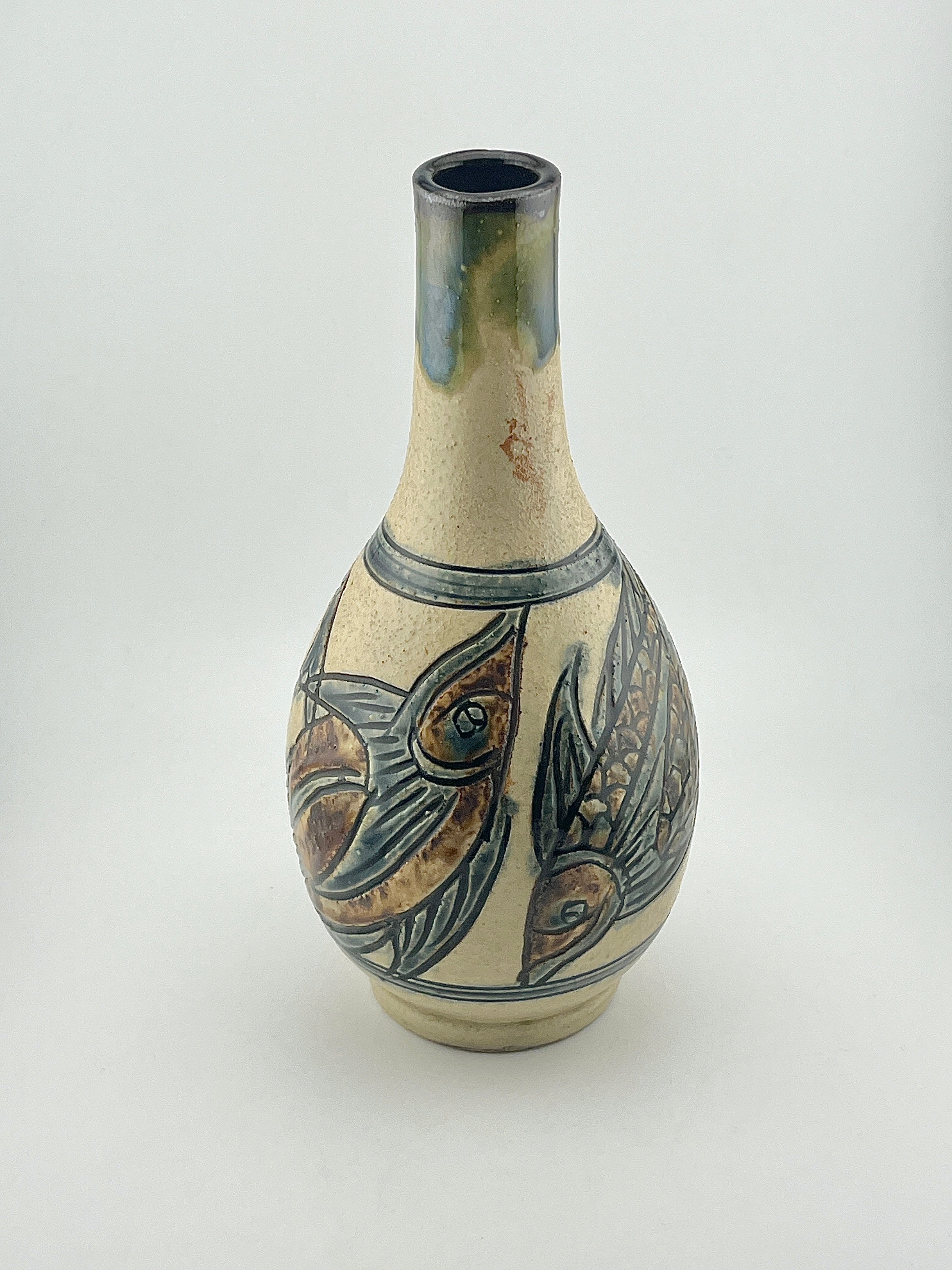 壺屋焼 人間国宝 金城次郎作 海老魚文鶴首花瓶 – 生活民芸 なかむた