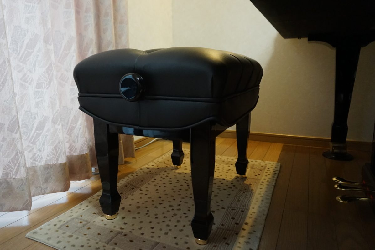 突然もたらされた最高級コンサートベンチ | ピアノサロン ミューズの微笑み