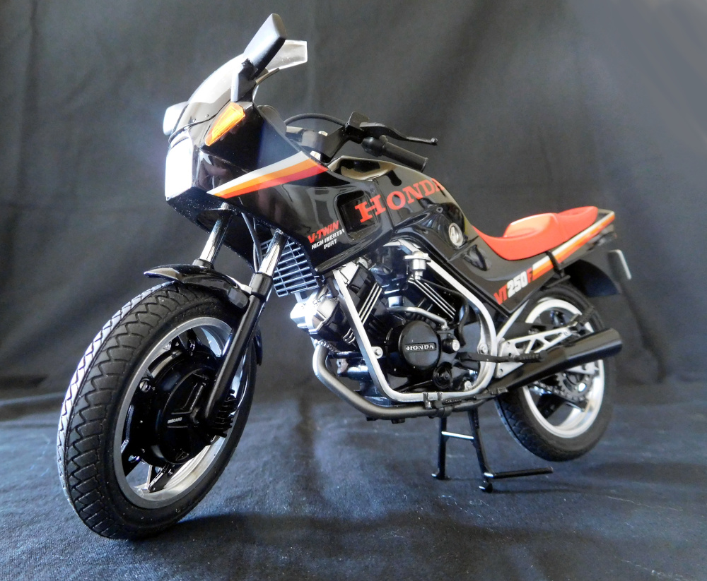 HONDA VT250F – NAGAEアートプロダクション