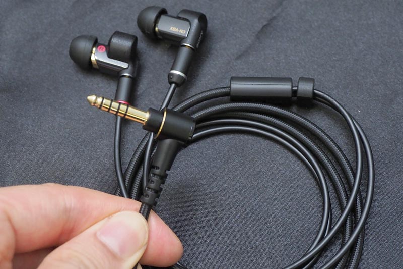 ソニー、低価格化した4.4mmバランスヘッドフォンケーブル2モデル - AV
