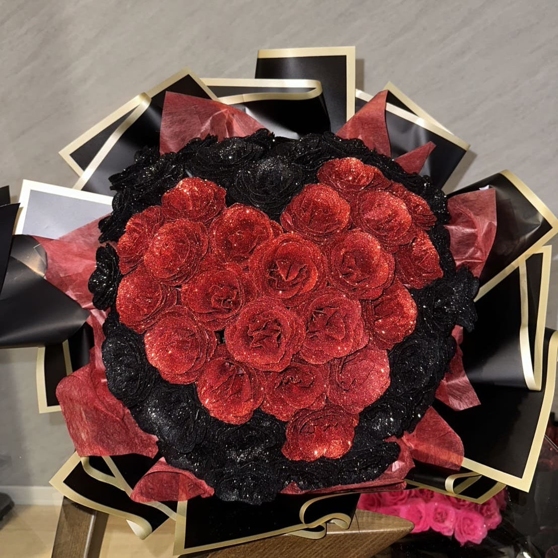 50本のグリッターローズで出来るハート型グリッターローズ花束 – AlleyGift