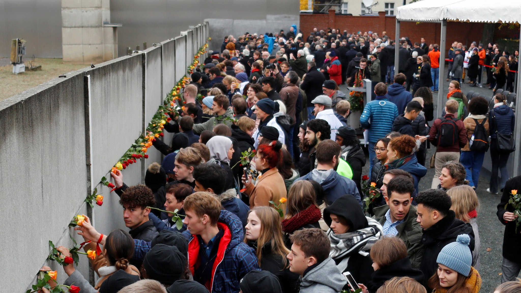 ベルリンの壁崩壊から30年 独首相、民主主義の擁護訴える - BBCニュース