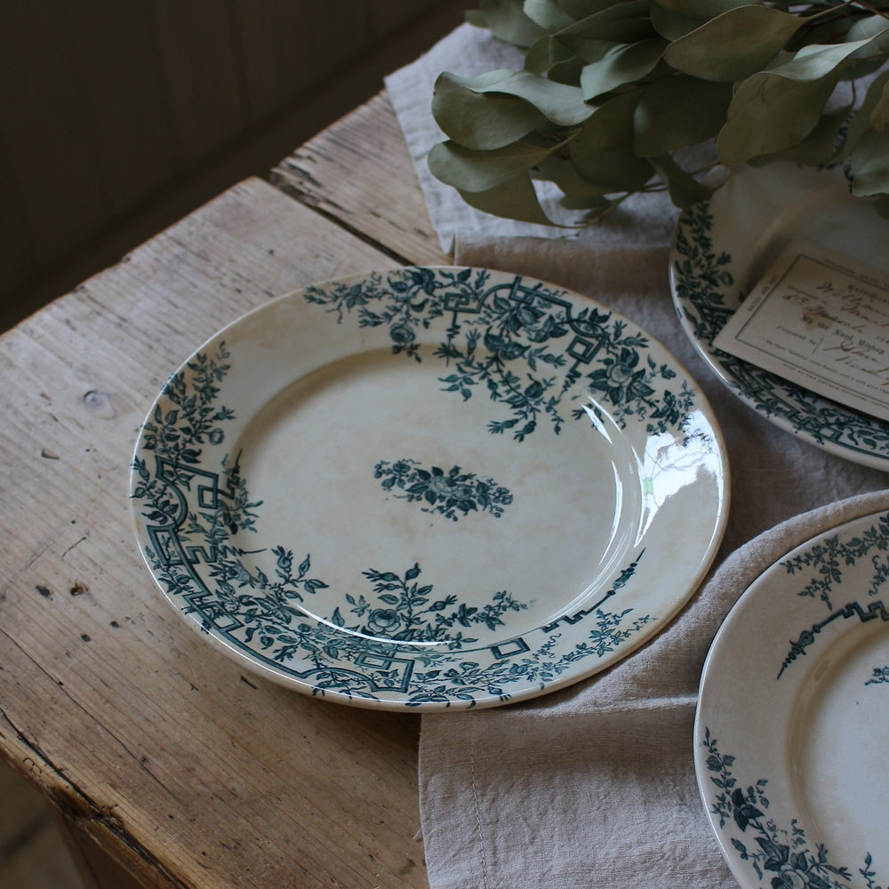 バドンヴィレー窯『ROSES』平皿（直径22cm） フランスアンティーク食器