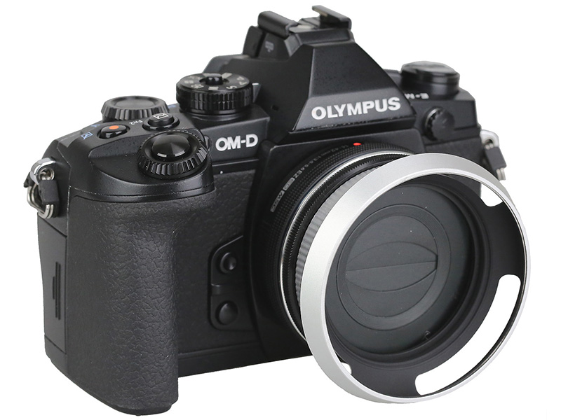 レンズの繰り出しに合わせて開閉する「オートレンズキャップ」に新