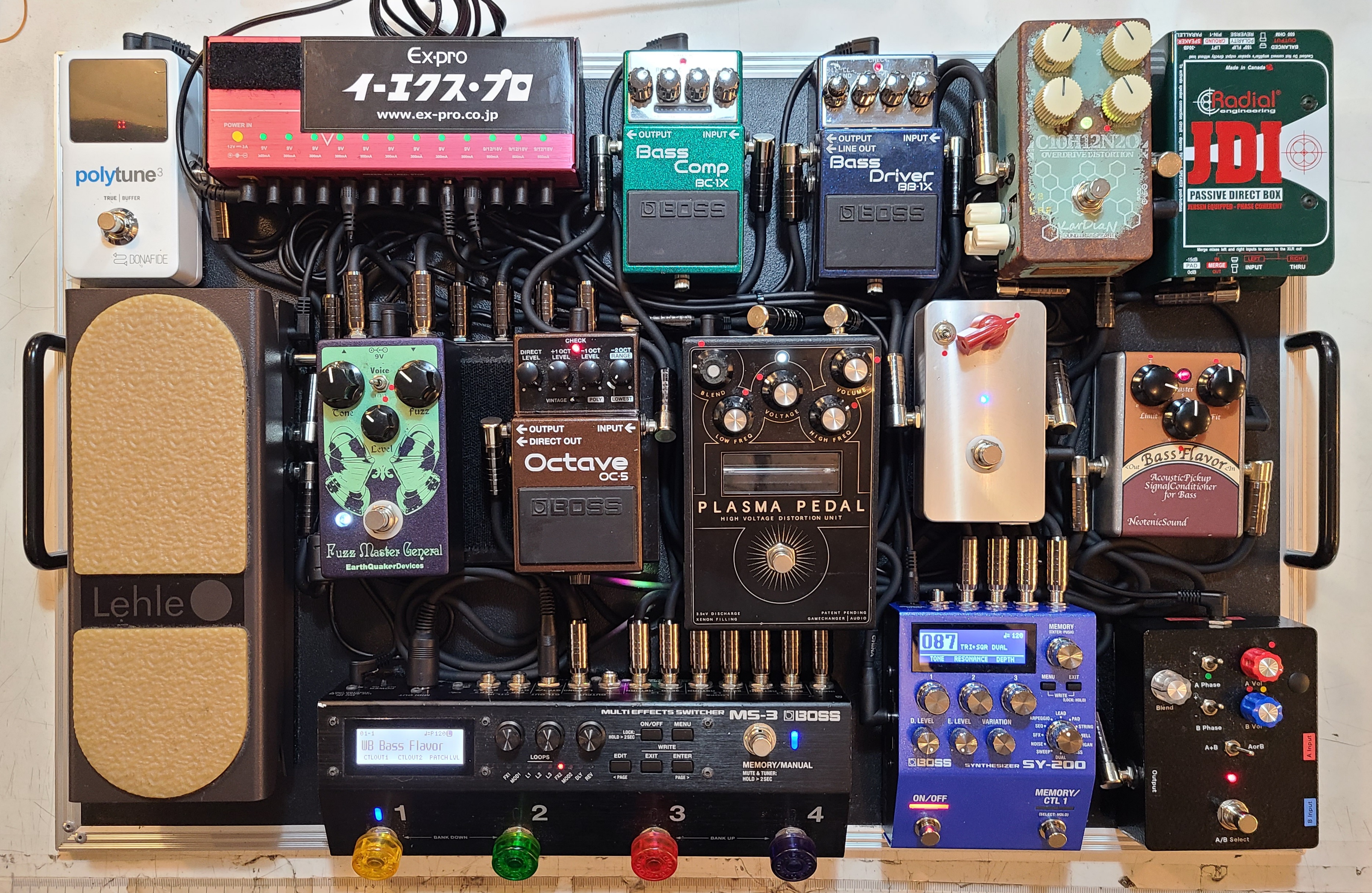 関谷友貴さん (TRI4TH / 黒船) のエフェクターボードが完成しました