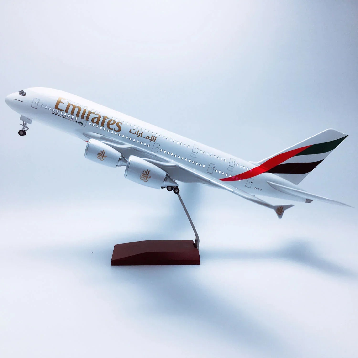 Airbus A380 Emirates 1:160 – 47 cm / 18.5 in – LED Lights – Flying