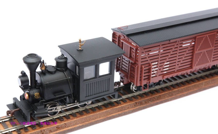 バックマン(Bachmann)のOn30のポーター製サドルタンク機(亀の子機関車)