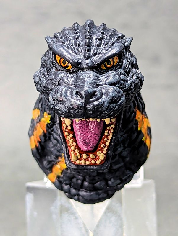 玩栗犬と、一番くじ ゴジラ 大怪獣列伝 モンスターヘッドマグネット