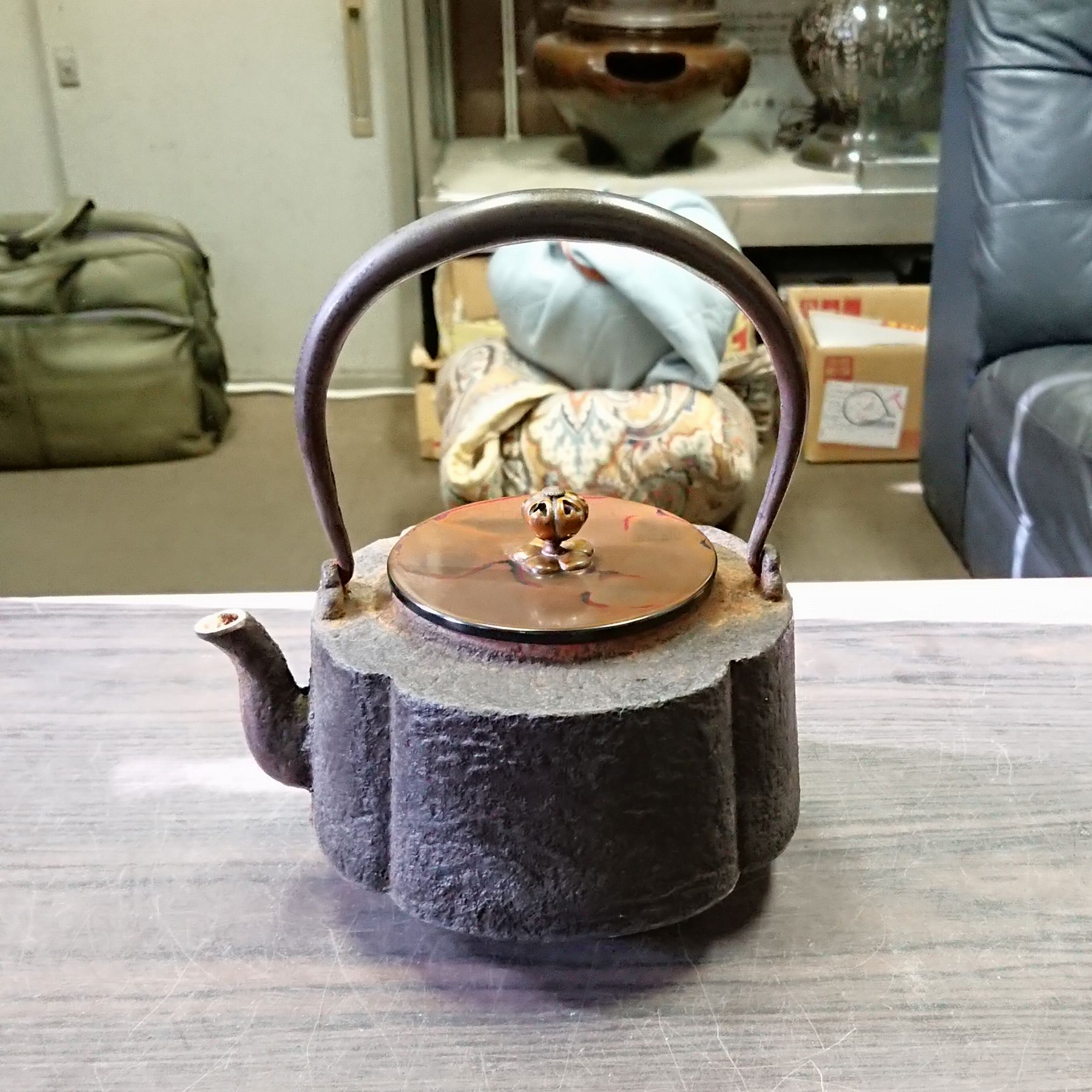 修理事例ご紹介8 山水地紋木瓜形鉄瓶（水漏れ修理、焼抜き、蓋制作