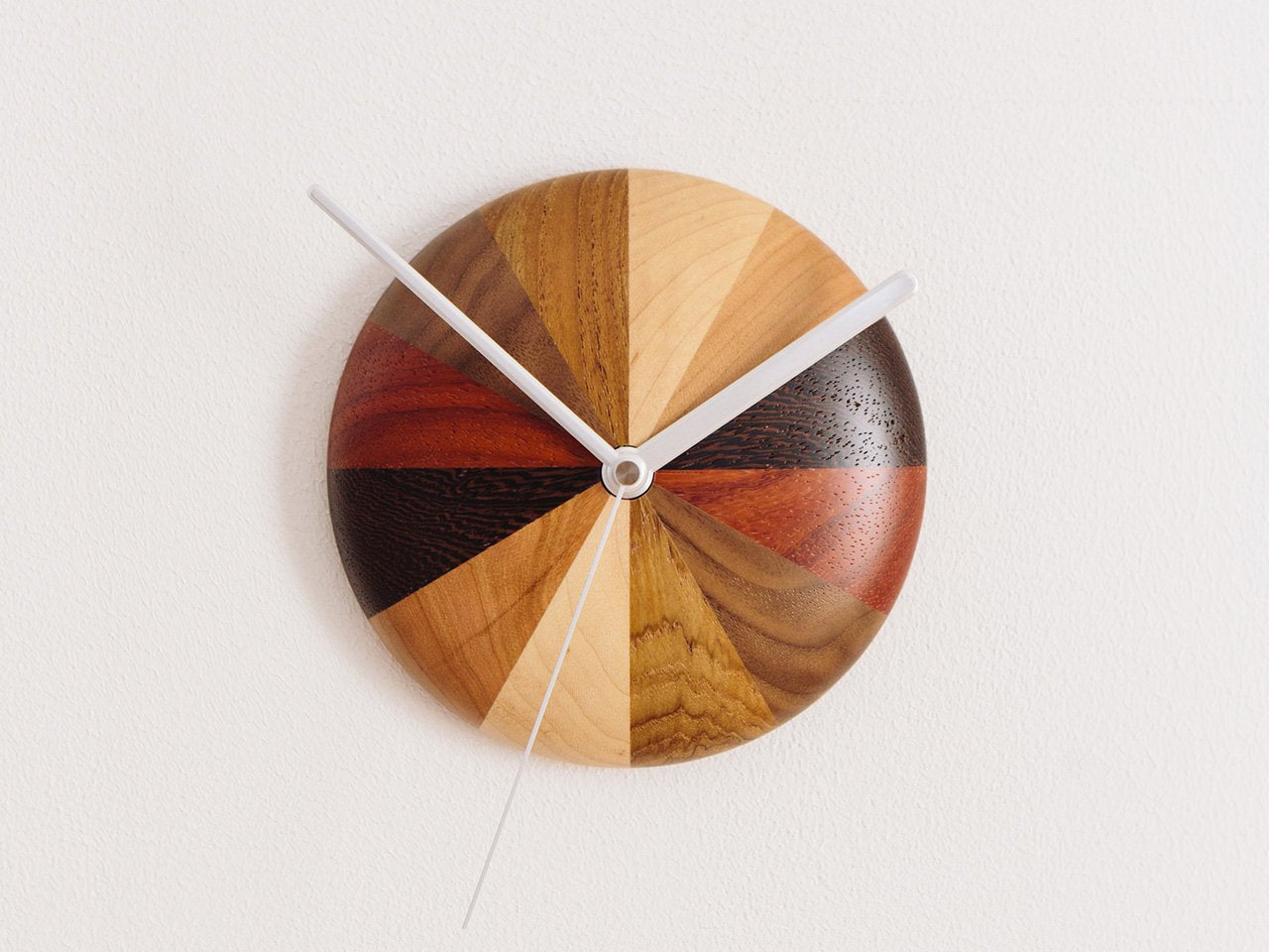 NUTS ウォールクロックラウンド マルチカラー - 広松木工