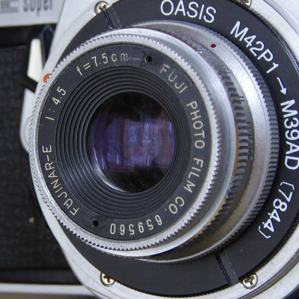 引伸ばしレンズ収蔵庫