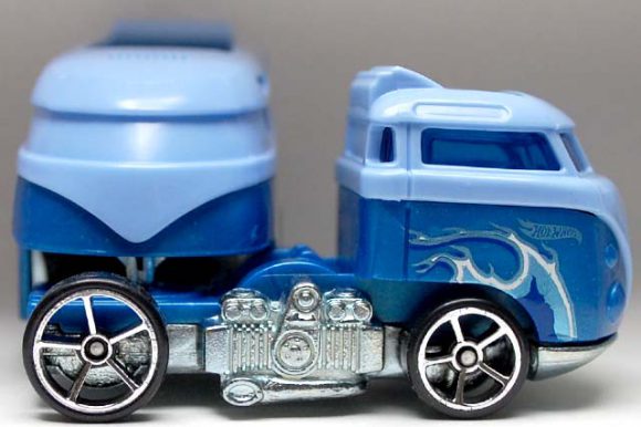 ワーゲンバス・キャンパー CUSTOM VOLKSWAGEN HAULERのレビュー【また