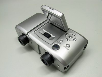 News：“観ることを楽しみながら”撮影できる――デジカメ内蔵双眼鏡