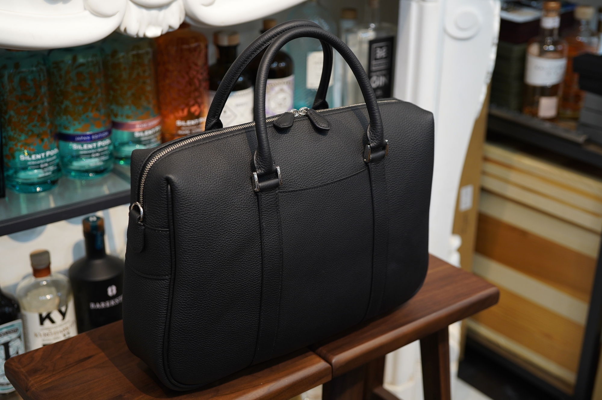 カンダミサコさんより、絶妙なタイミングで素敵なブリーフケース、pane