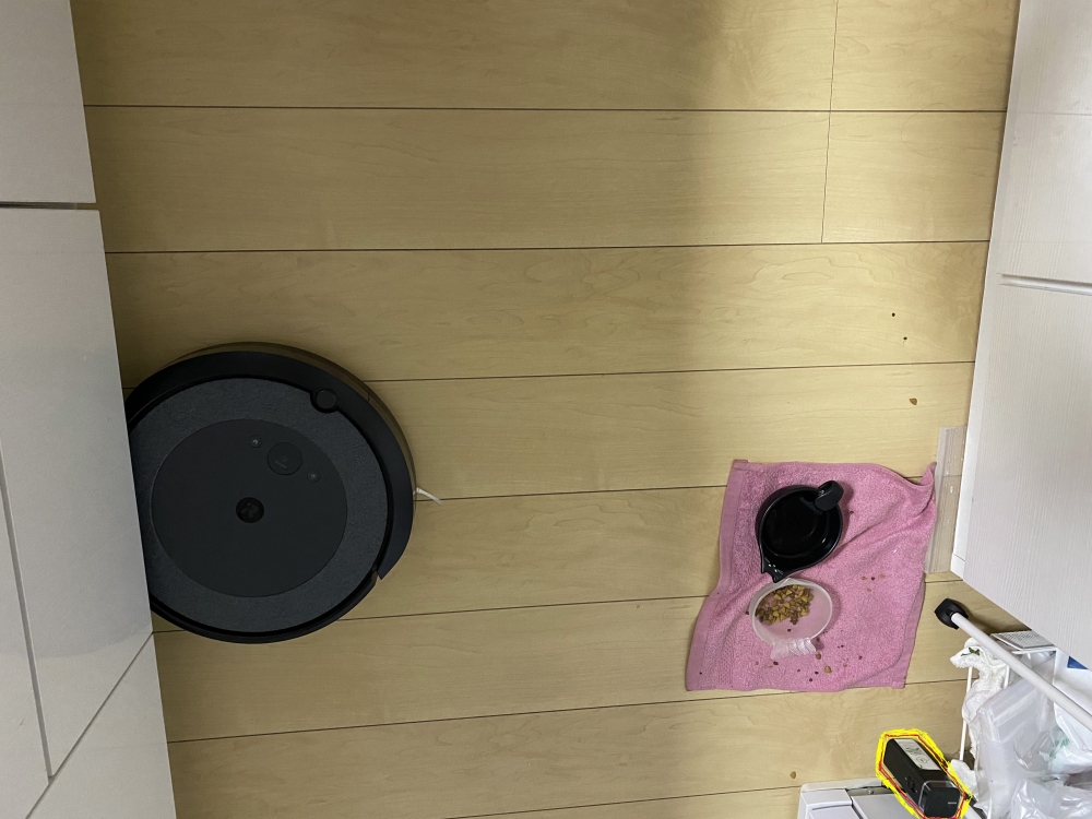 ルンバ i3+（クリーンベース付き） をモニターで試しています
