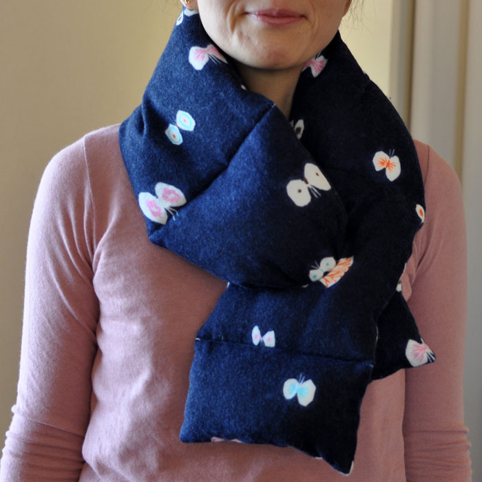 ミナペルホネン sweet mountain ダウンマフラー (hana hane) navy