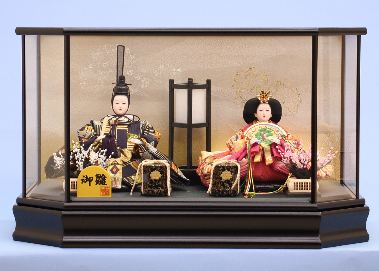 雛人形 ケース飾り 二人 幅58cm｜ガラスケース固定型 六角 艶消し黒 三