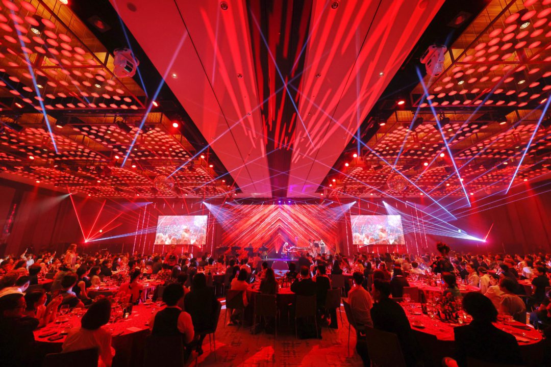 YOSHIKI 世界一豪華なディナーショー ついに開幕 初日はTHE LAST