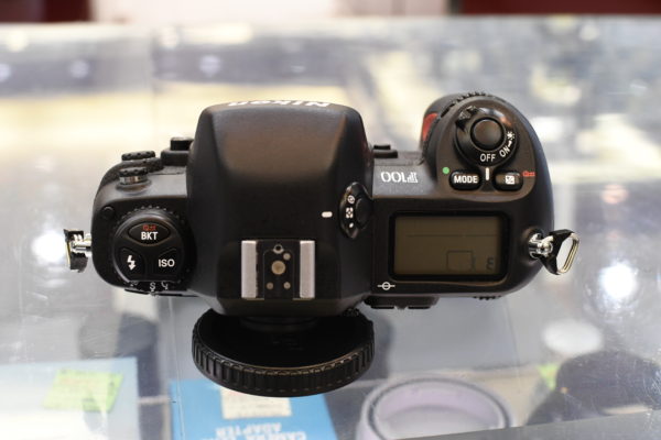 銀塩AF一眼レフ「ニコン F100」