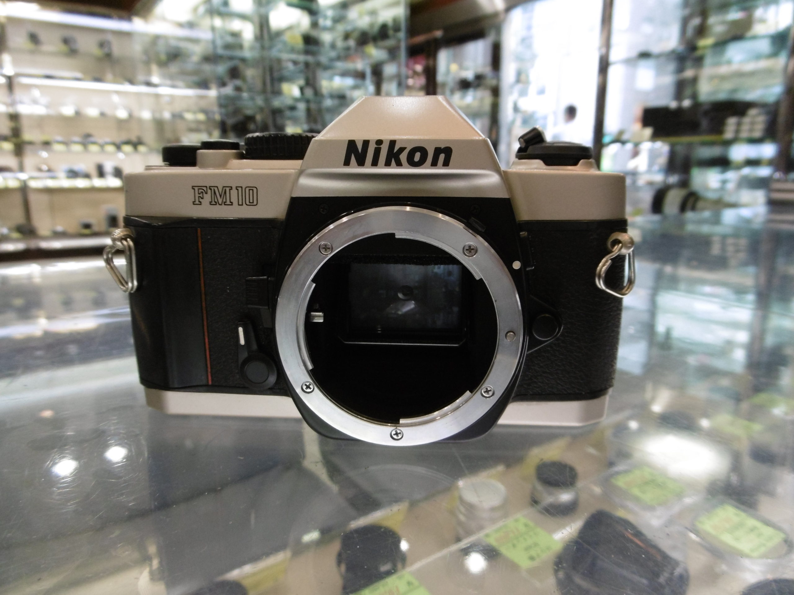ニコン最後のMF一眼レフカメラ「FM10」