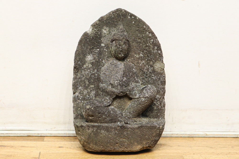 時代を重ねた風合いを纏い静かに佇む石仏 DC6579 – 古福庵 [ KOFUKUAN