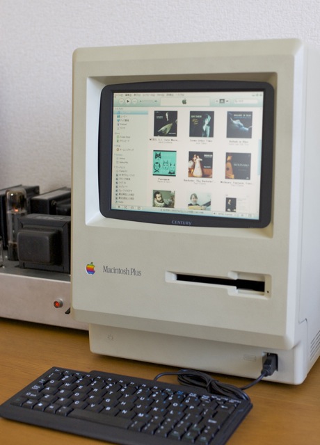 液晶Mac Plus | Thumb Under