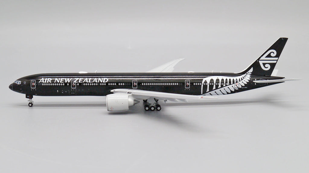 Air New Zealand Boeing 777-300ER Flaps Down ZK-OKQ All Blacks JC