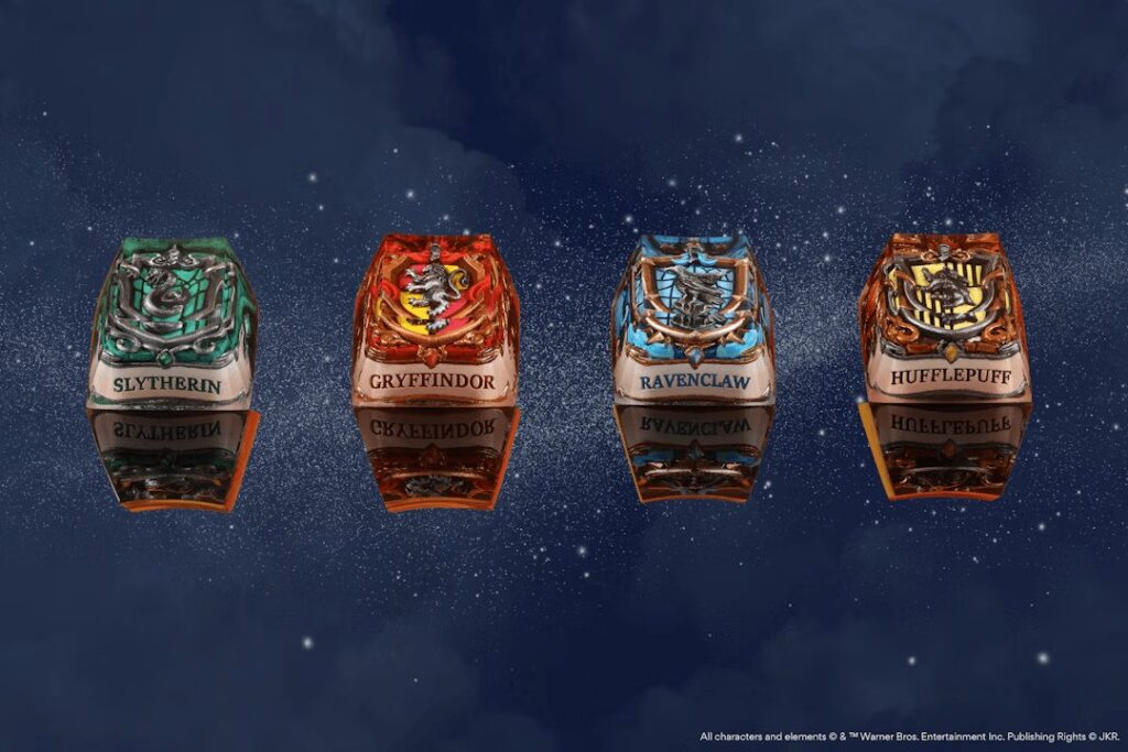 ホグワーツの四寮をデスクに──ハリー・ポッターの魔法を感じるPC