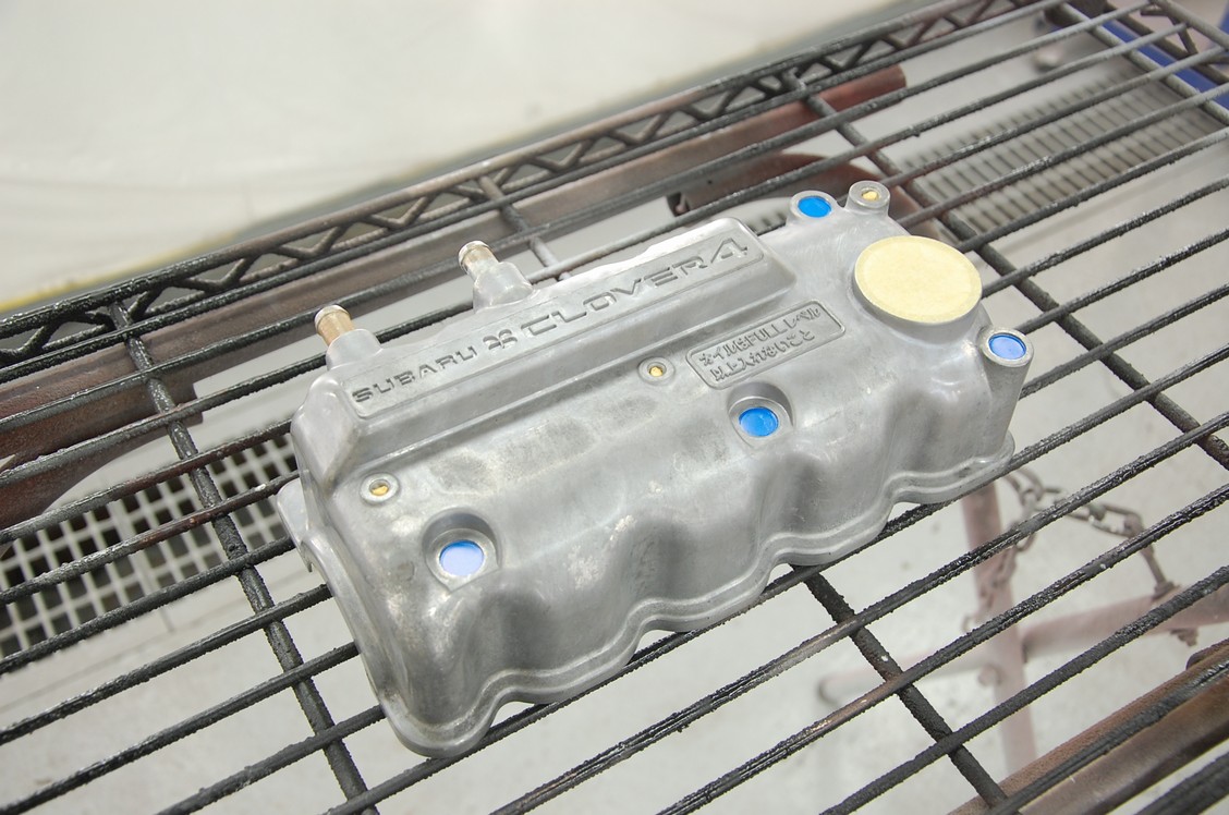 スバルサンバー ヘッドカバー結晶塗装 本塗り | プロ・フィット日記