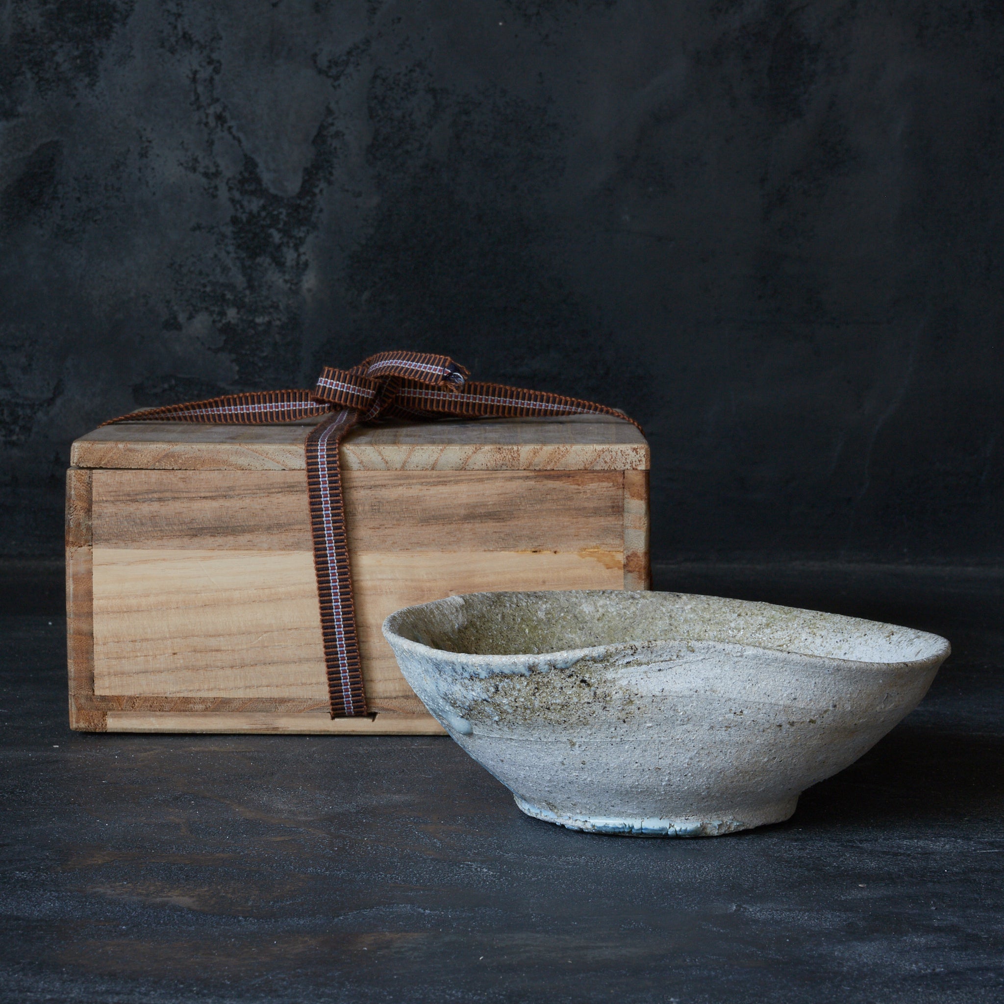 平安–鎌倉時代 古常滑 山茶碗 木箱付（794–1333CE） | 入蘆花