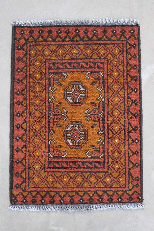 専用Y3139 パキスタン絨毯 ウール 手織り 187×126㎝ トライバルラグ