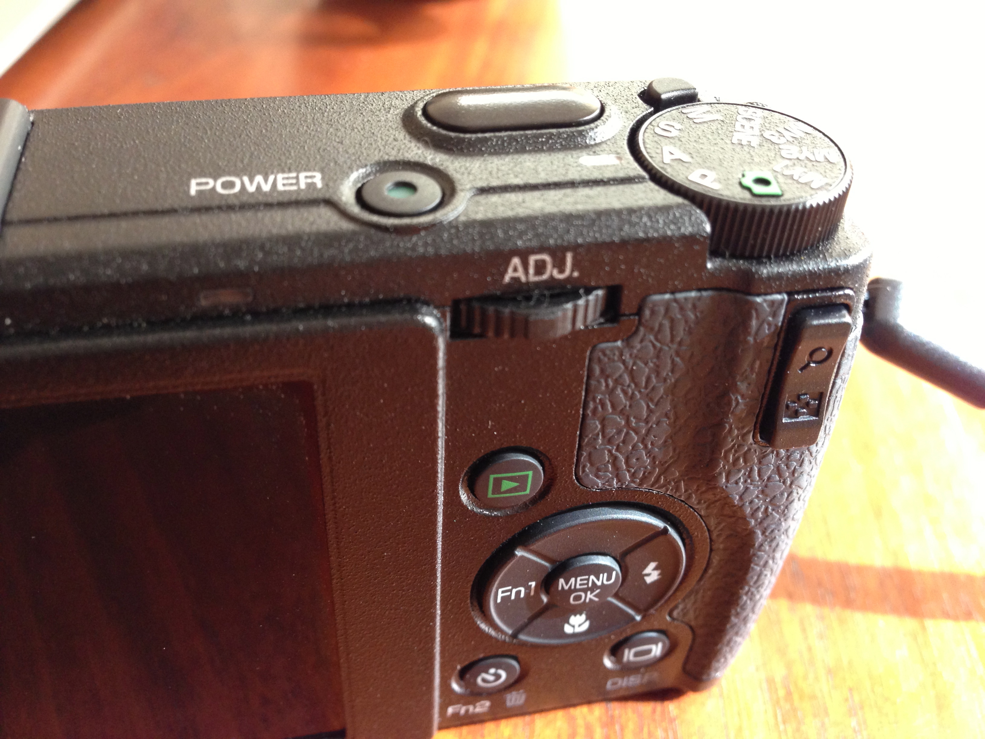 Asu》GR Digital IV マクロ撮影を試してみた 1cm！超接近の世界