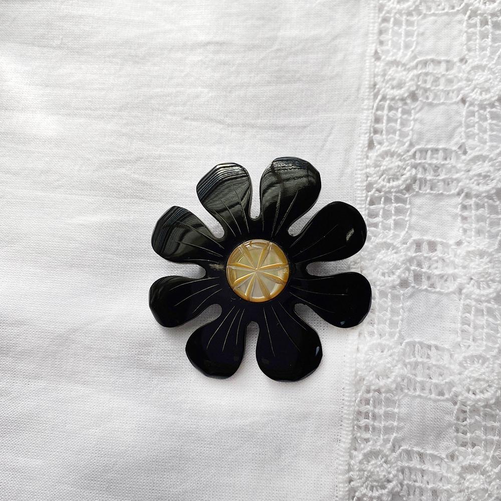 水牛角ブローチ マーガレット小 – Zenma