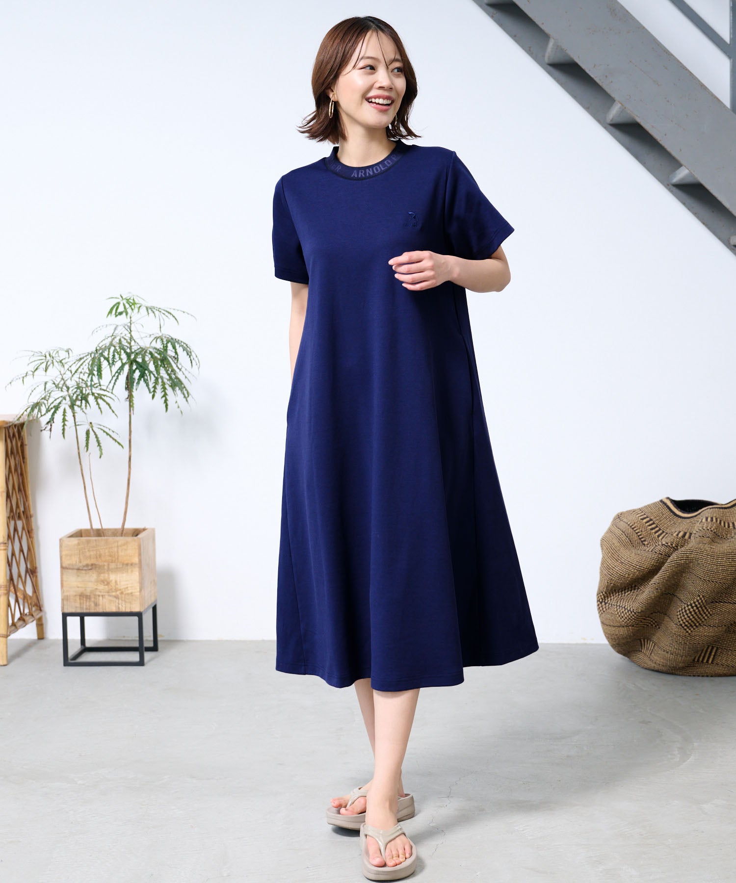 シルキーポンチ 衿ロゴ カットワンピース（ワンピース/レディース