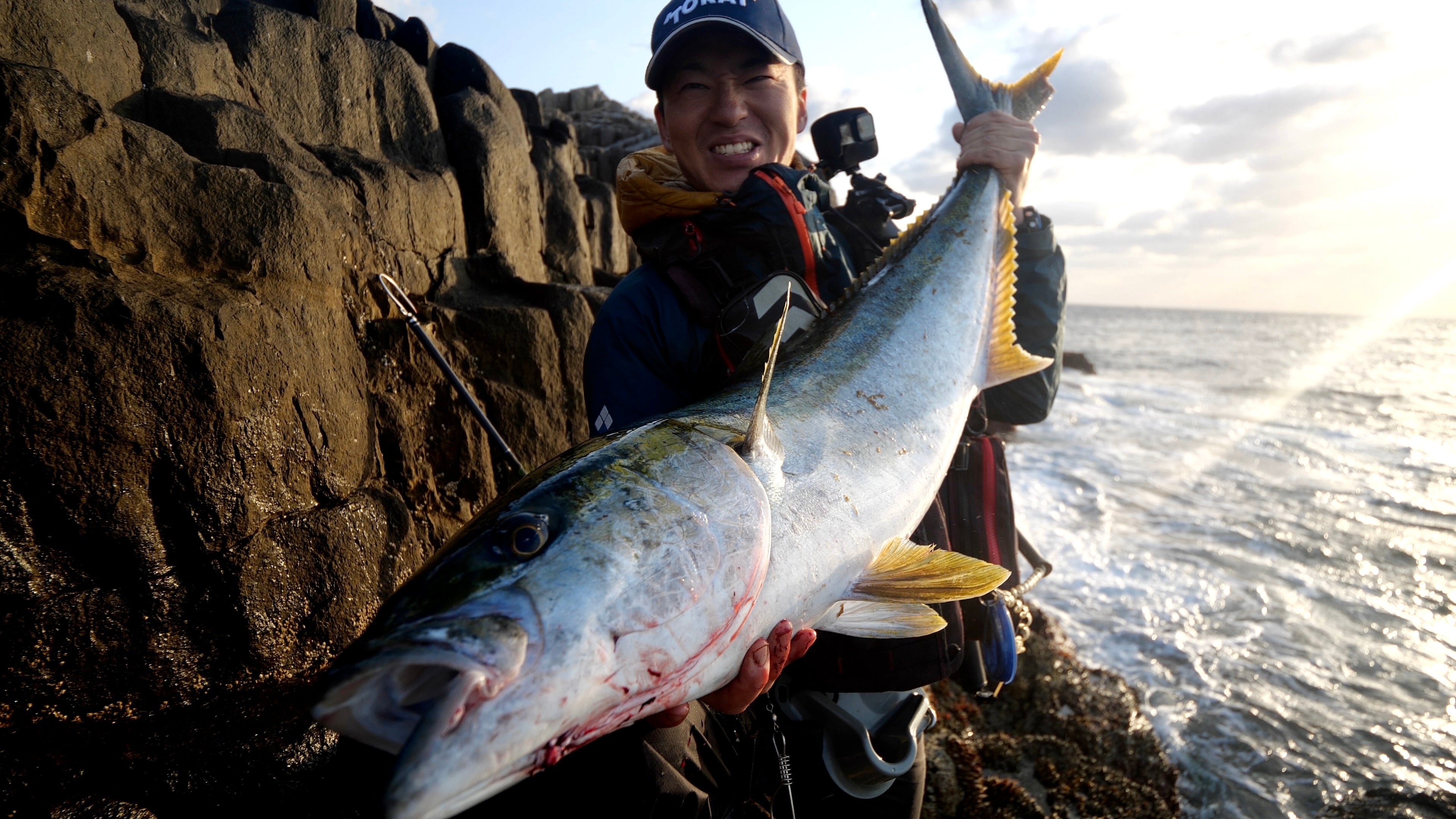 ロックショアの基礎知識 | 大型青物を獲るためのタックル・ポイント