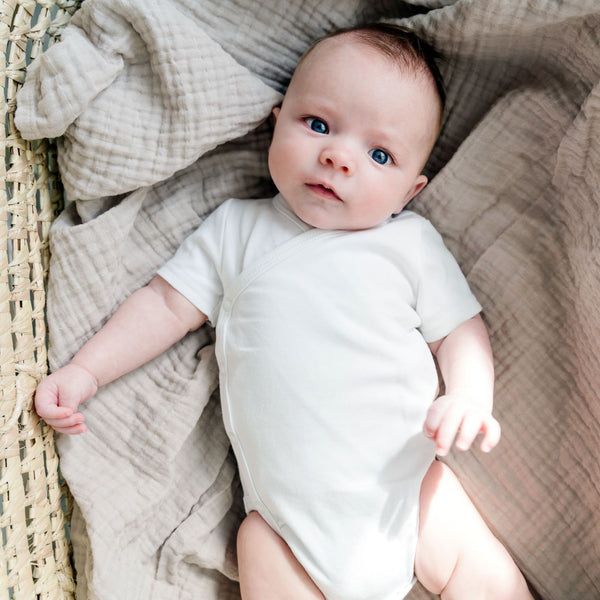 KimonoSSWhiteModel1WEB_grande.