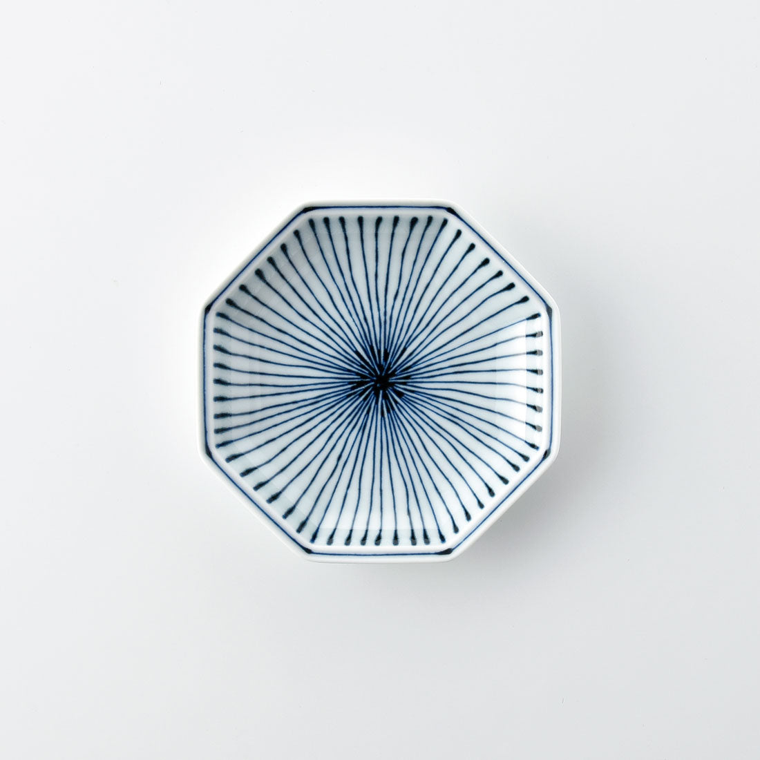 染付地紋 八角取皿 十草 | 白山陶器直営オンラインストア