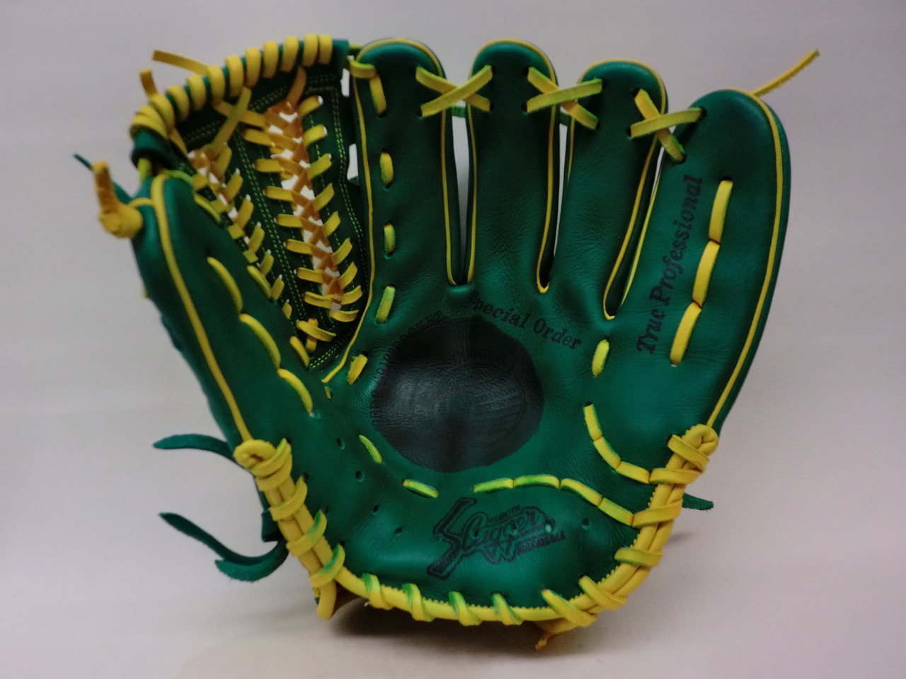 この道30年】久保田スラッガーグラブ カラーオ-ダ-軟式グラブ／鹿児島