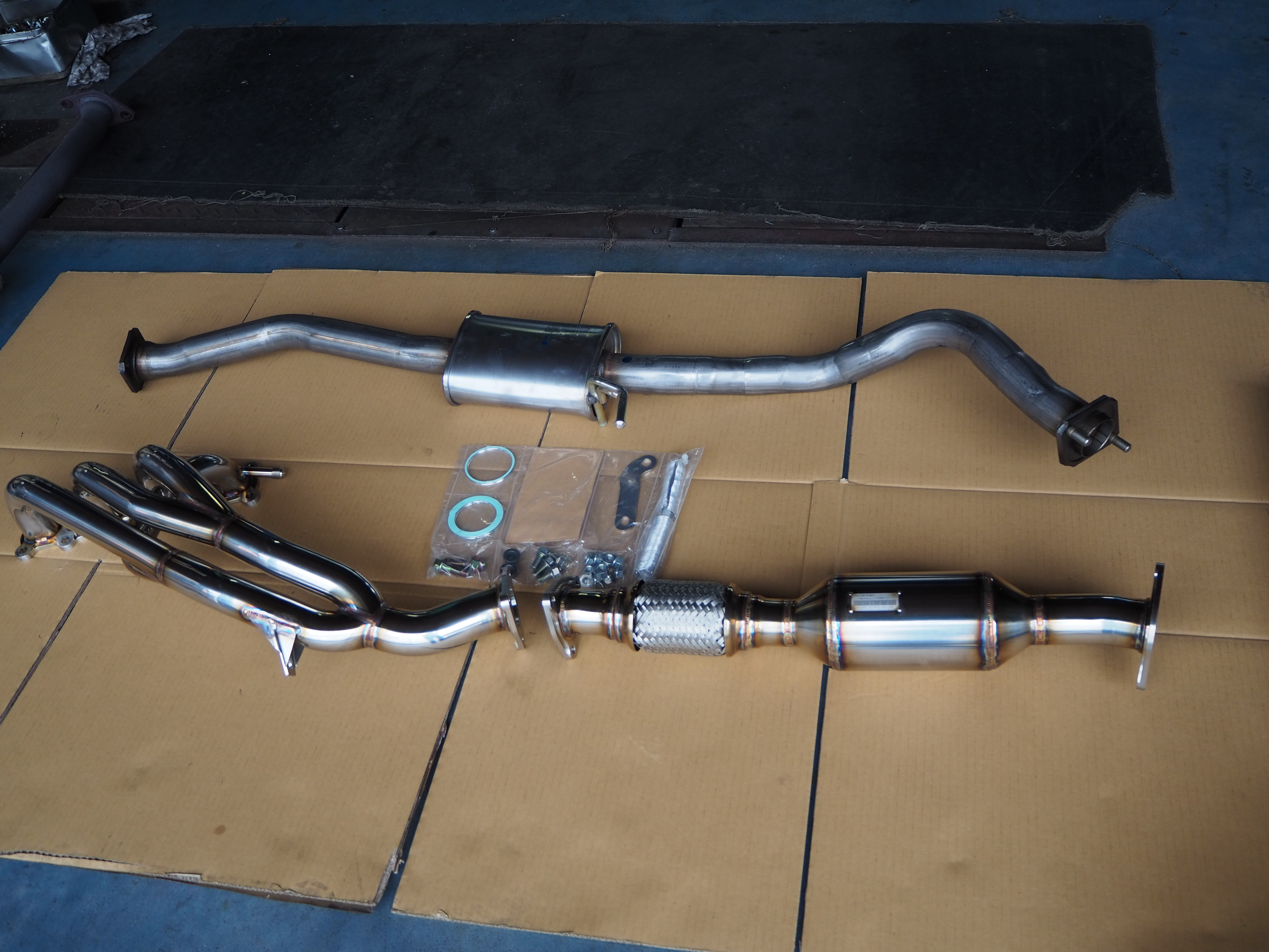 NB8後期・エキマニ取替（滋賀） ｜ロードスター専門店 伊藤自動車