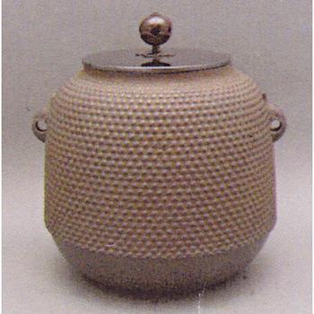 風炉 小釜 棗霰【販売】-茶道具は京都しみず孔昌堂