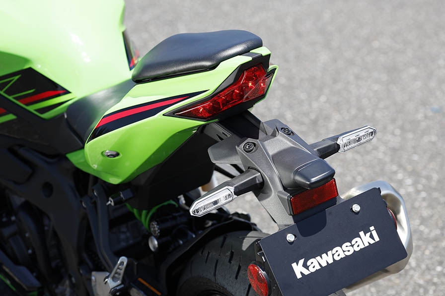 77馬力の400cc」は 意外やピーキーな純スポーツ！ Kawasaki Ninja ZX