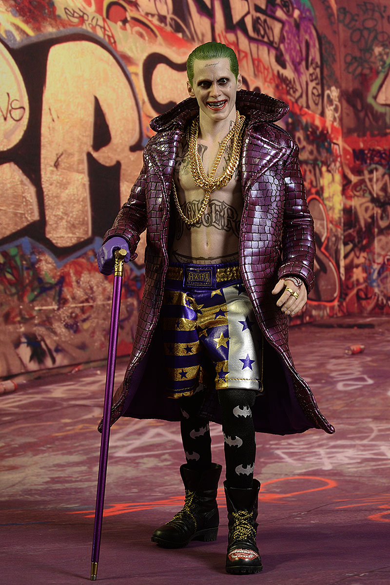 Review and photos of Suicide Squad Joker Purple Coat Deluxe action