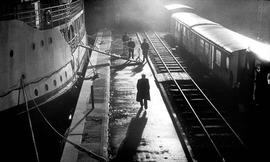 OUTSIDE IN TOKYO / タル・ベーラ 『倫敦から来た男』レビュー