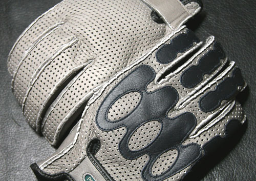 馬鹿グローブのモデルチェンジ