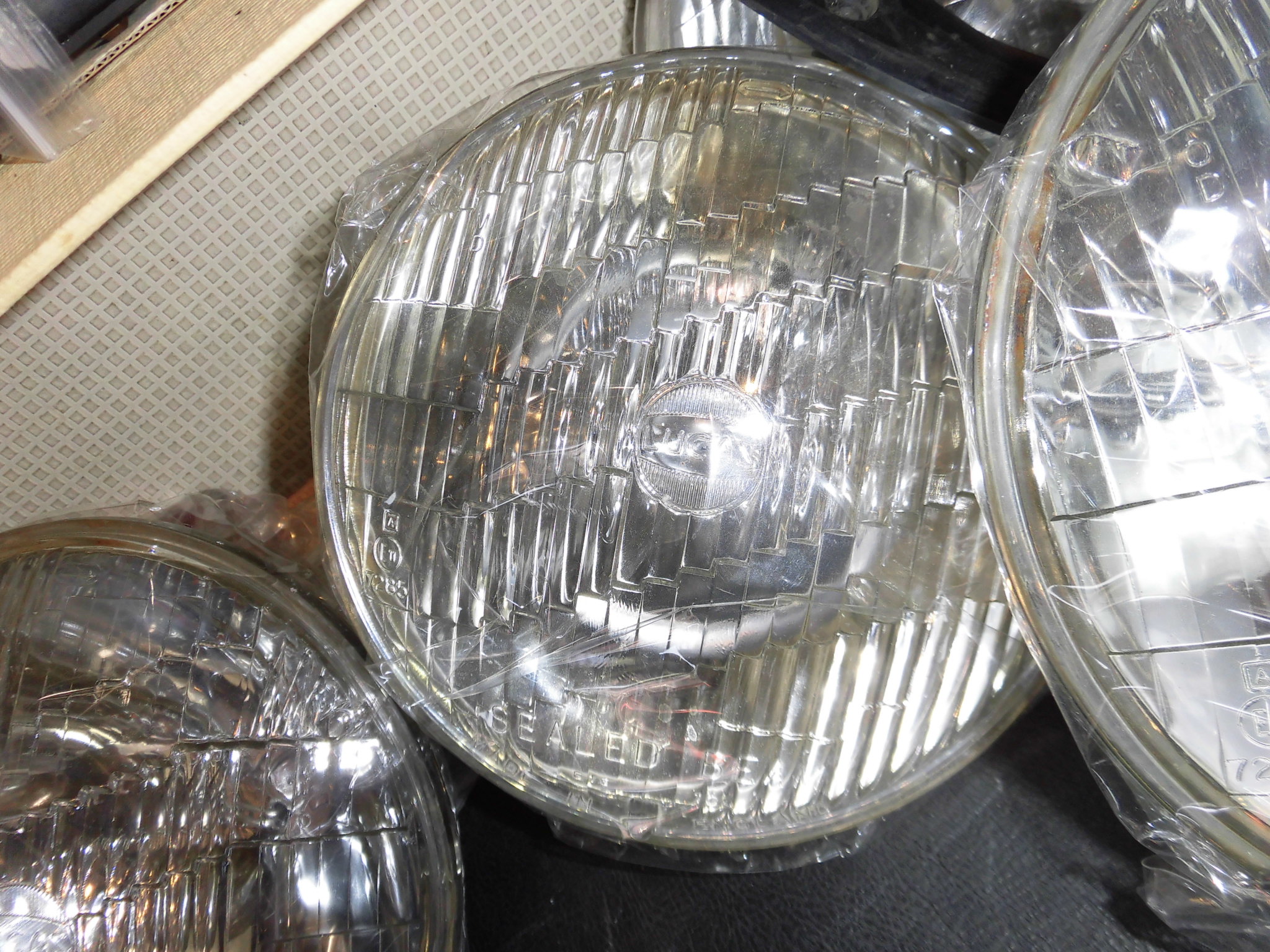 ALEC eShop / 中古ルーカスシールドビーム画像の物、60年代品