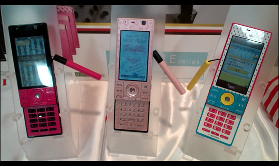 docomo STYLE series F-04C プレビュー – F04C は 109 プロデュース