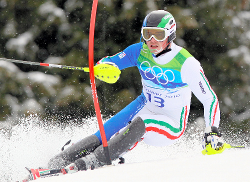 asahi.com（朝日新聞社）：「偉大な師匠」トンバの眼前で金 伊