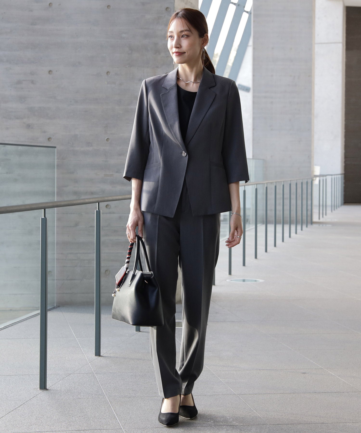 一つボタンがリラクシーなセットアップスーツds2441 チャコールグレー