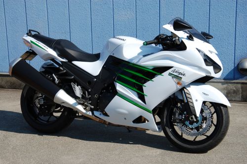 2013ZX-14R ABSホワイトをペイント! 2014モデルにいかがでしょうか
